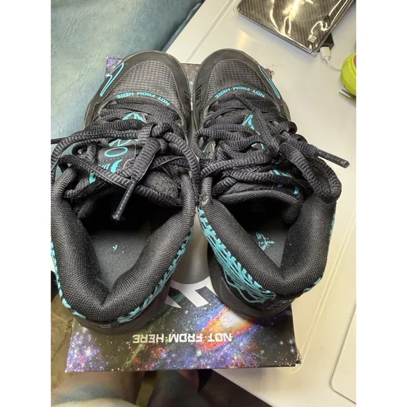 PUMA Melo MB.01 Jr Basketball Shoes Size 4c - Picture 4 of 9